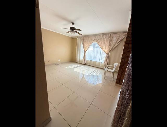 3 BEDROOM PROPERTY TO RENT IN BIRCH ACRES